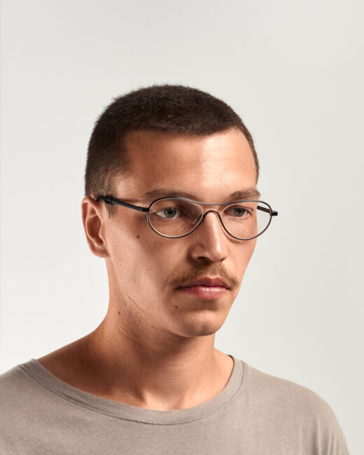 Theo Omo 705 black [family thin lines]